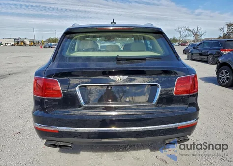 2020 Bentley Bentayga z USA, uszkodzony, nr VIN SJAAM2ZV0LC027884
